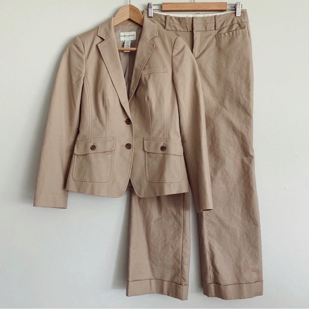 Banana Republic Washable Pantsuit set (Blazer size 4; Pants size 2R)